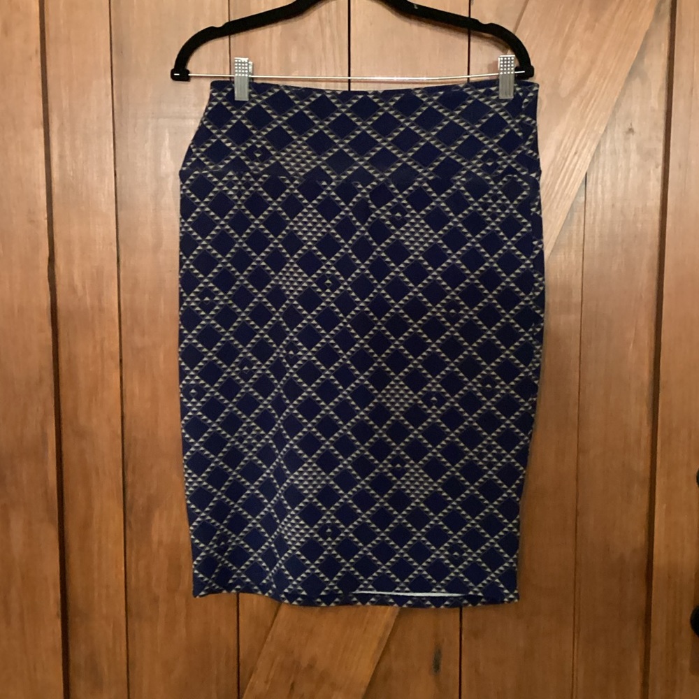 LuLaRoe size L navy blue with grey pattern skirt